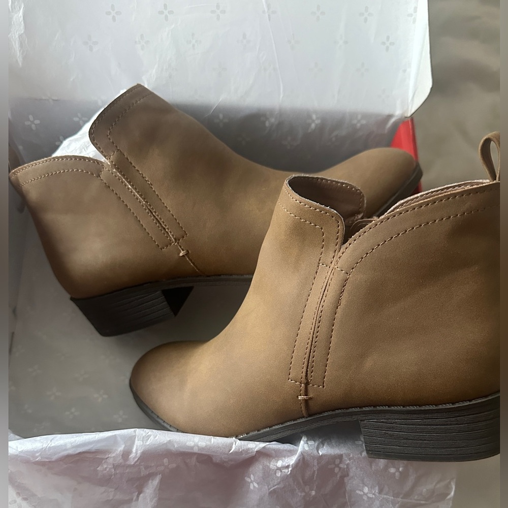 Sun + Stone cadee bootie tan